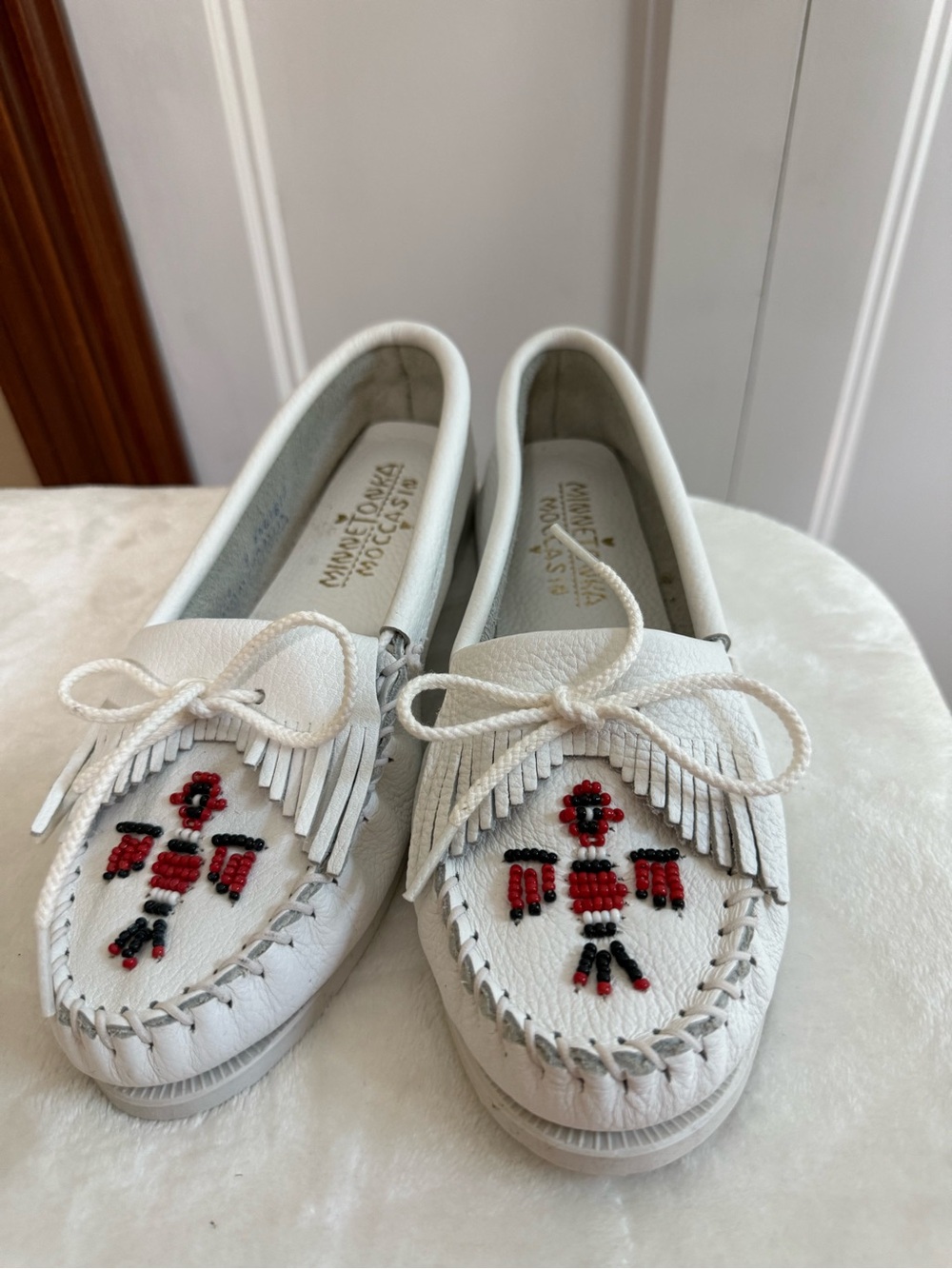 Minnetonka Women's Thunderbird Smooth Moccasins